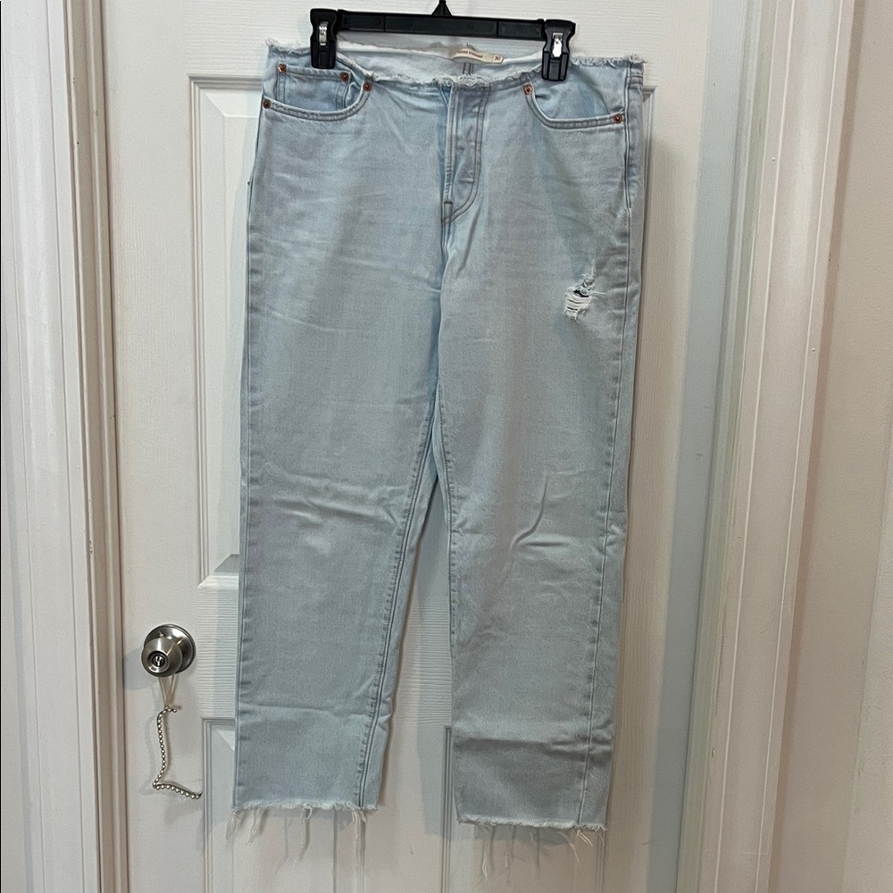 Levi’s - light wash- wedgie straight - size 30